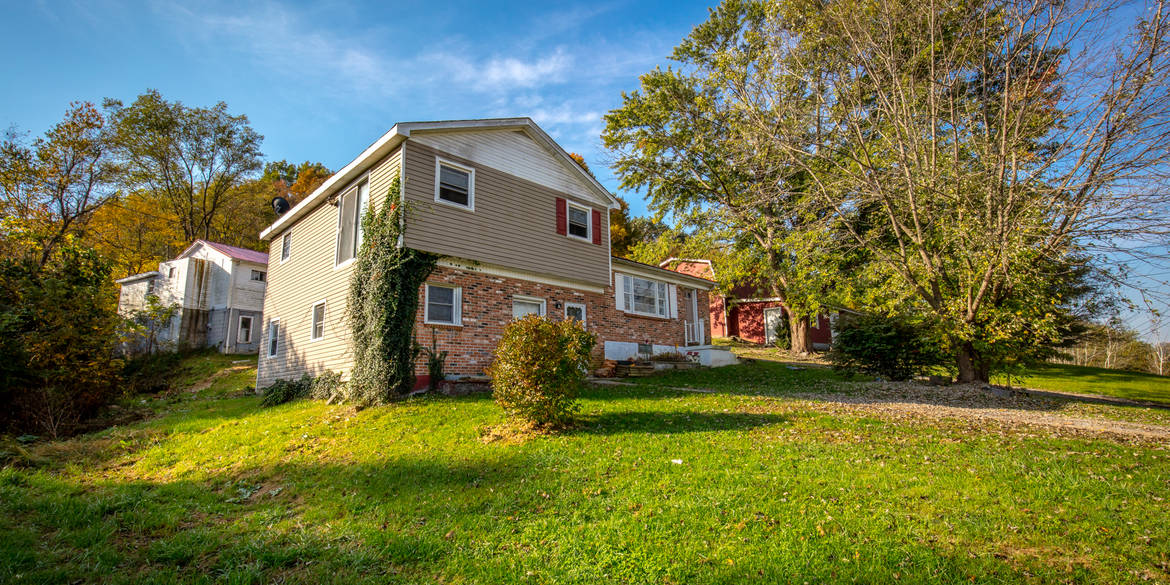 Brivity 4121/4125 Chapman Rd Max Meadows, VA 24360