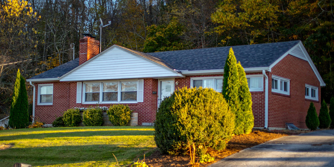 Brivity 615 W Fulton St Wytheville, VA 24382