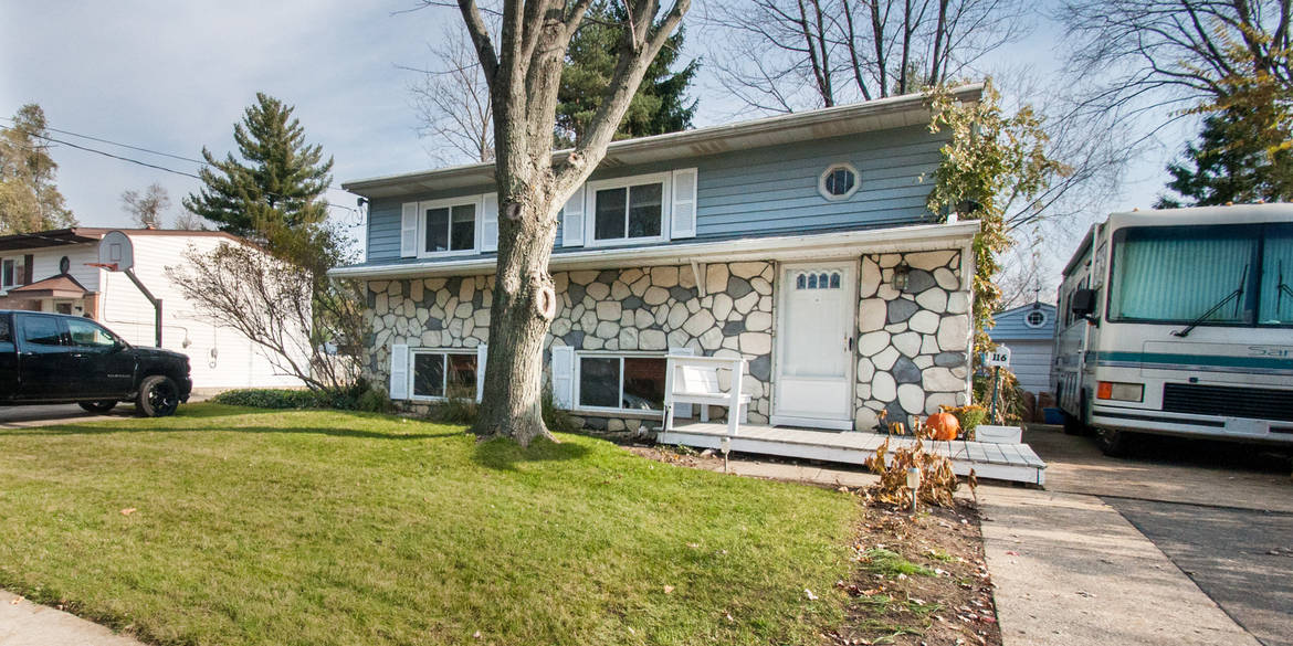 Brivity 116 N Corbin Holly, MI 48442