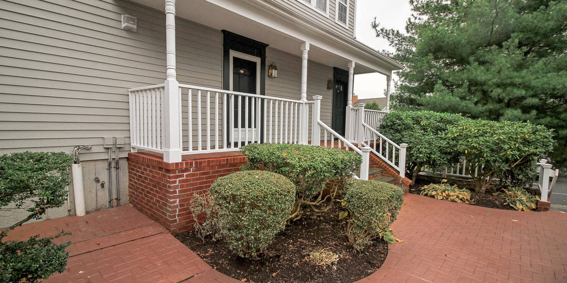 Brivity 225 Mayfield Drive, Trumbull CT Trumbull, CT 06611