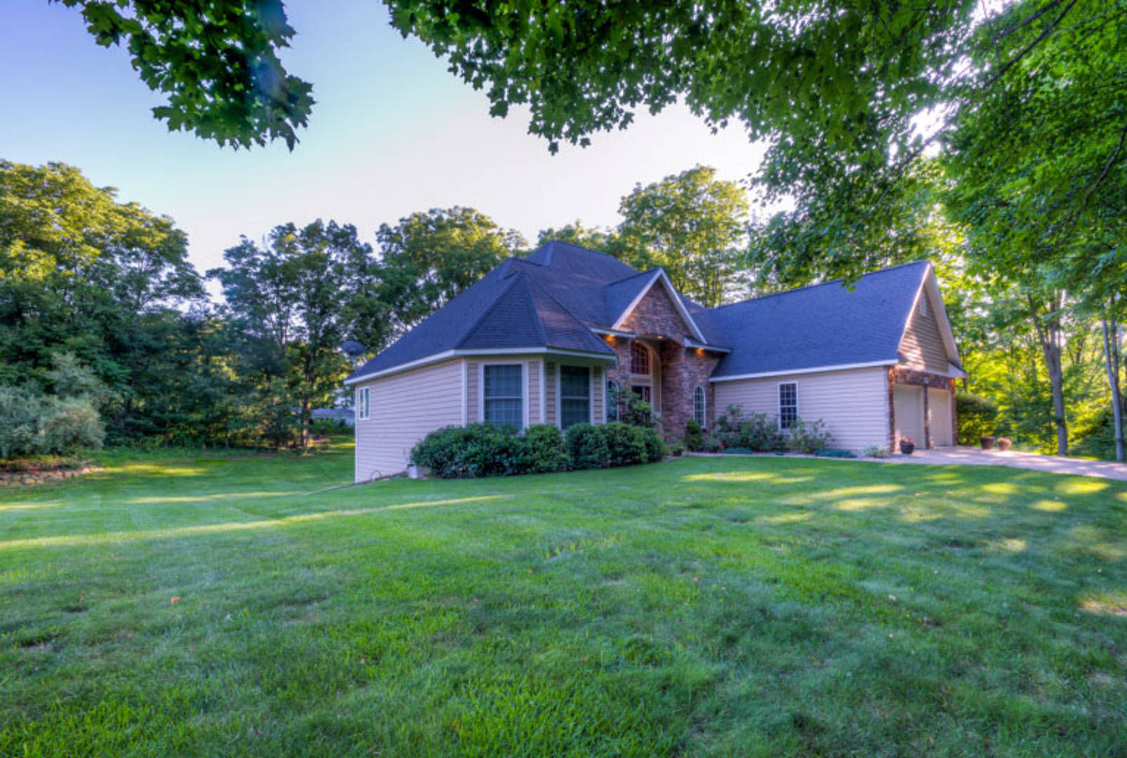 Brivity 9499 Highland View Dr Kalamazoo, MI 49009 Virtual Tour