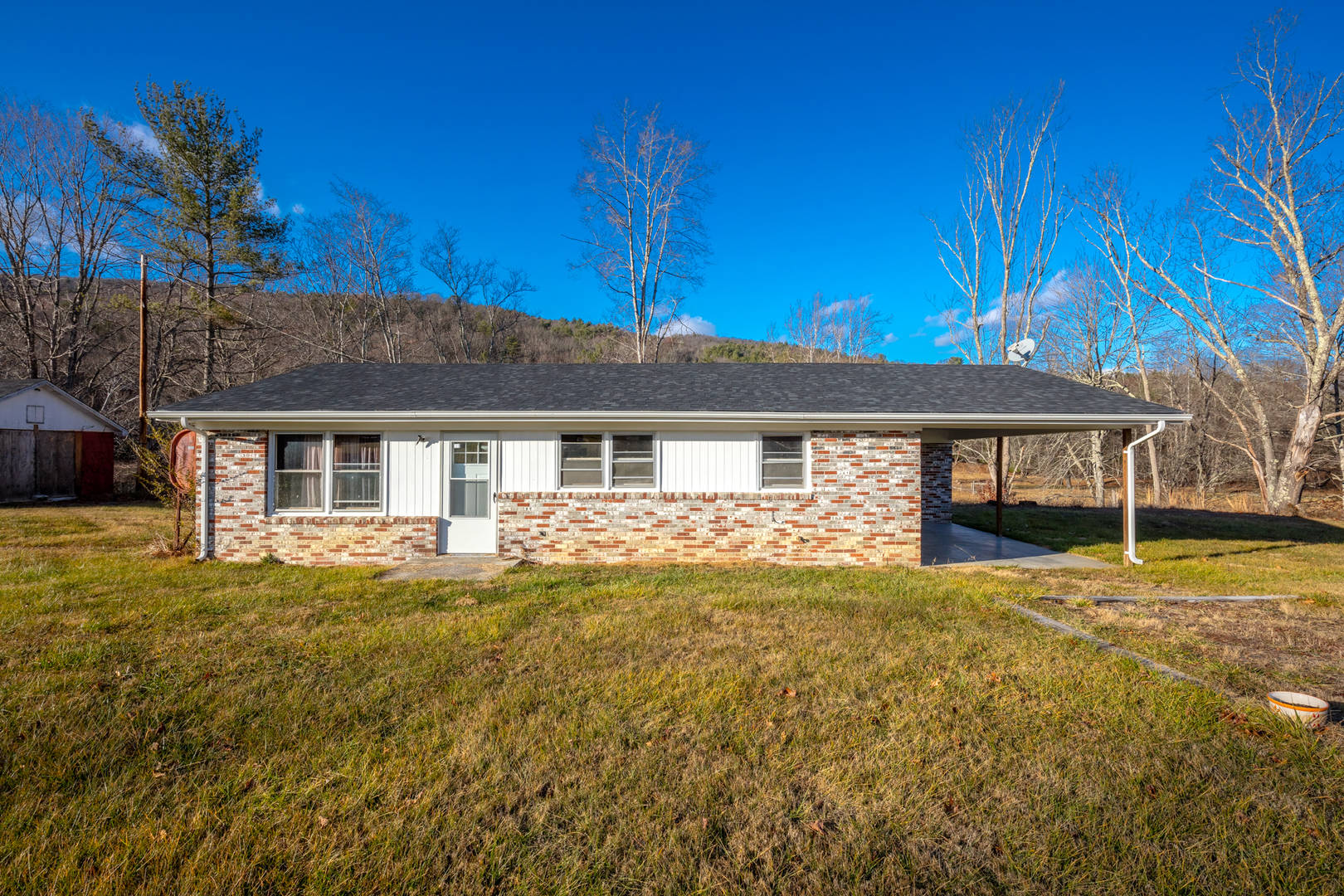 Brivity 3261 Railroad Trail Bastian, VA 24314 Virtual Tour