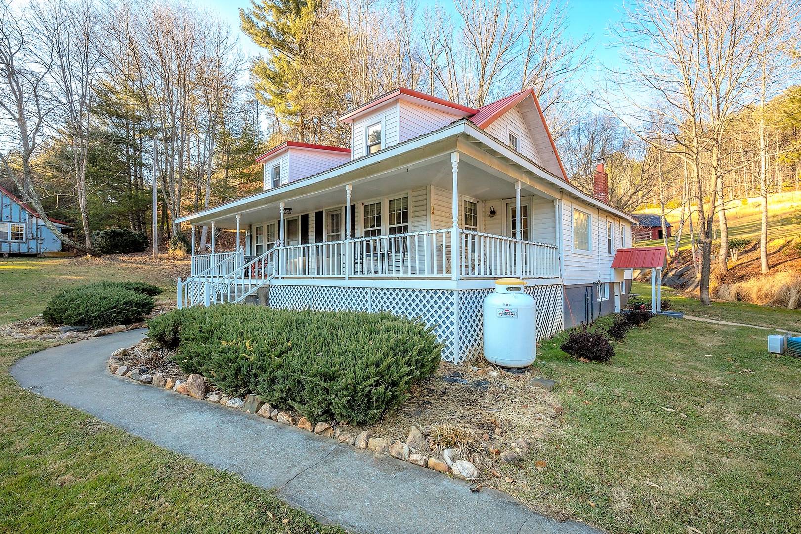 Brivity 413 Silverleaf Rd Dugspur, VA 24345 Virtual Tour