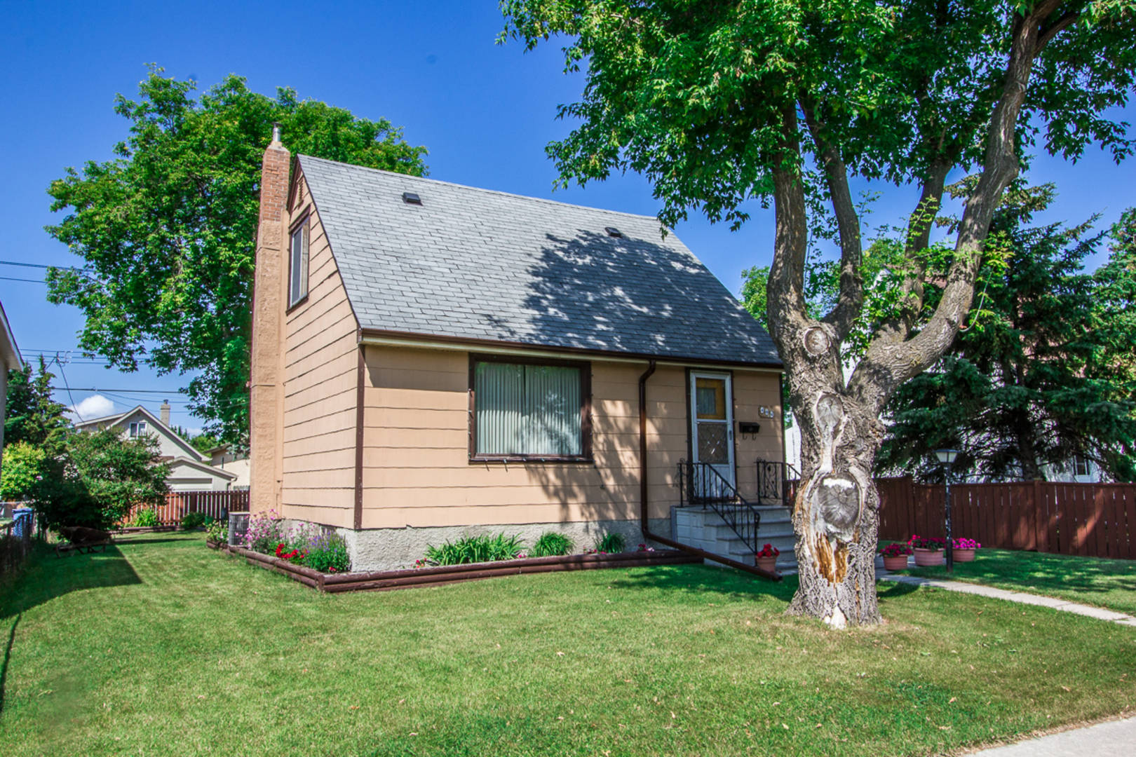 Brivity 406 Ferry Road Winnipeg, MB R3J1W4 Virtual Tour