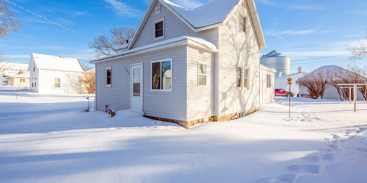 Brivity 323 NW Terrace Dr Rothsay, MN 56579