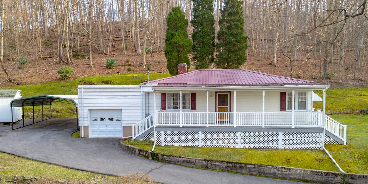 Brivity 111 Robertson St Narrows, VA 24124