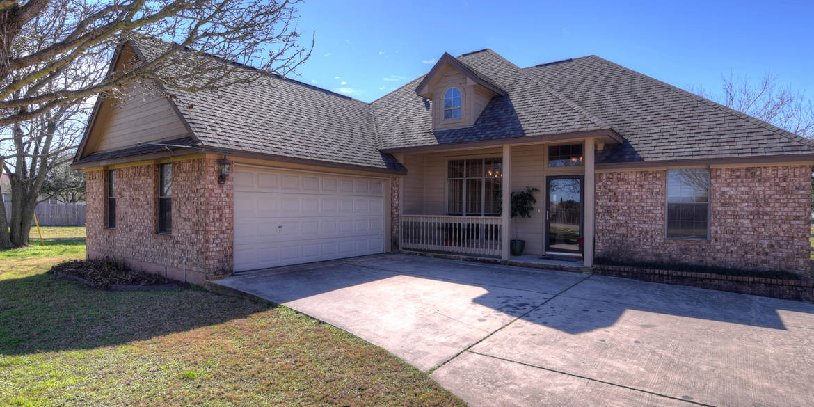 Brivity 53 Tinas Trl Martindale, TX 78655