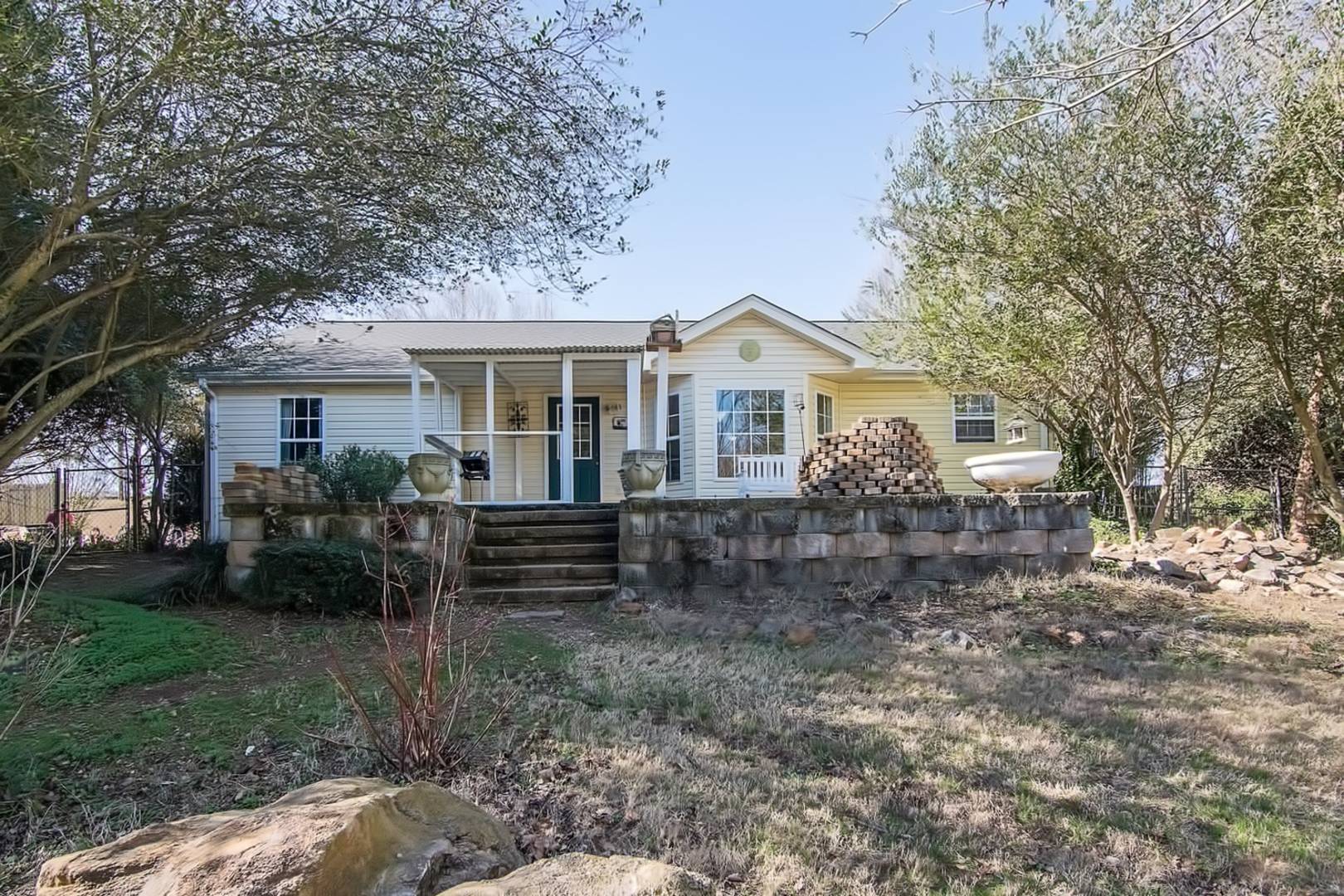 Brivity 687 Robinson Rd. Greer, SC 29651 Virtual Tour