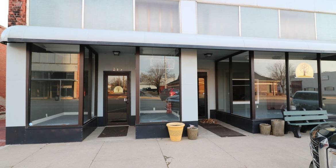 Brivity 213 W 4th Ave Caney, KS 67333