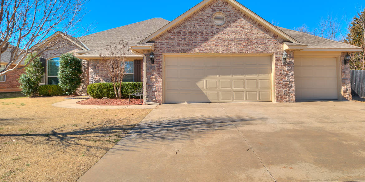 Brivity 3605 Mustang Creek Circle Yukon, OK 73099