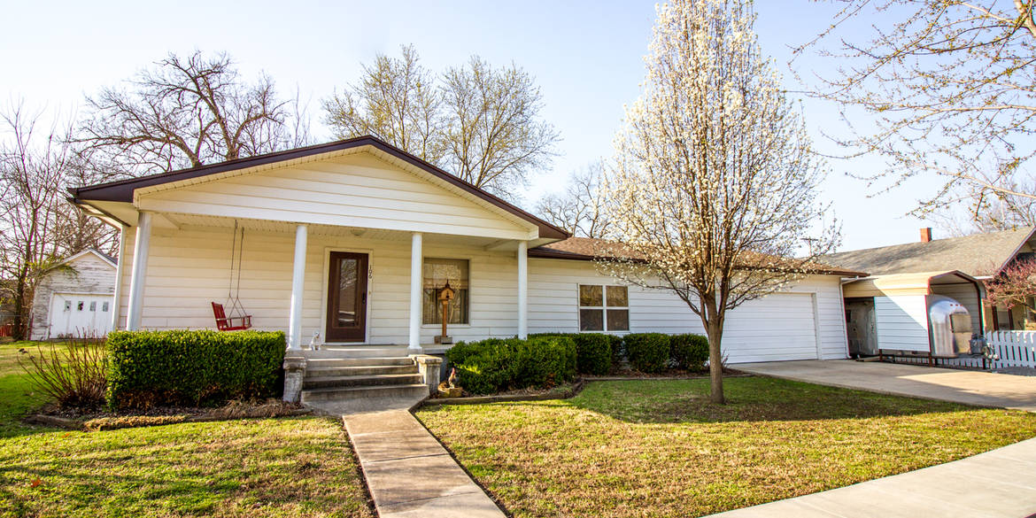 Brivity 106 E 2nd Ave. Caney, KS 67333