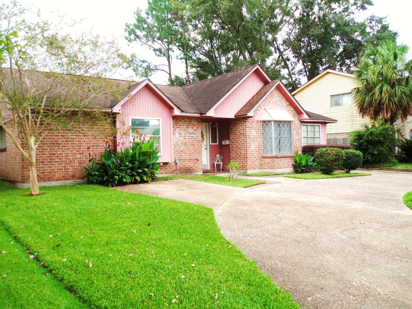 Brivity 215 Terry Parkway Gretna, LA 70056 Virtual Tour