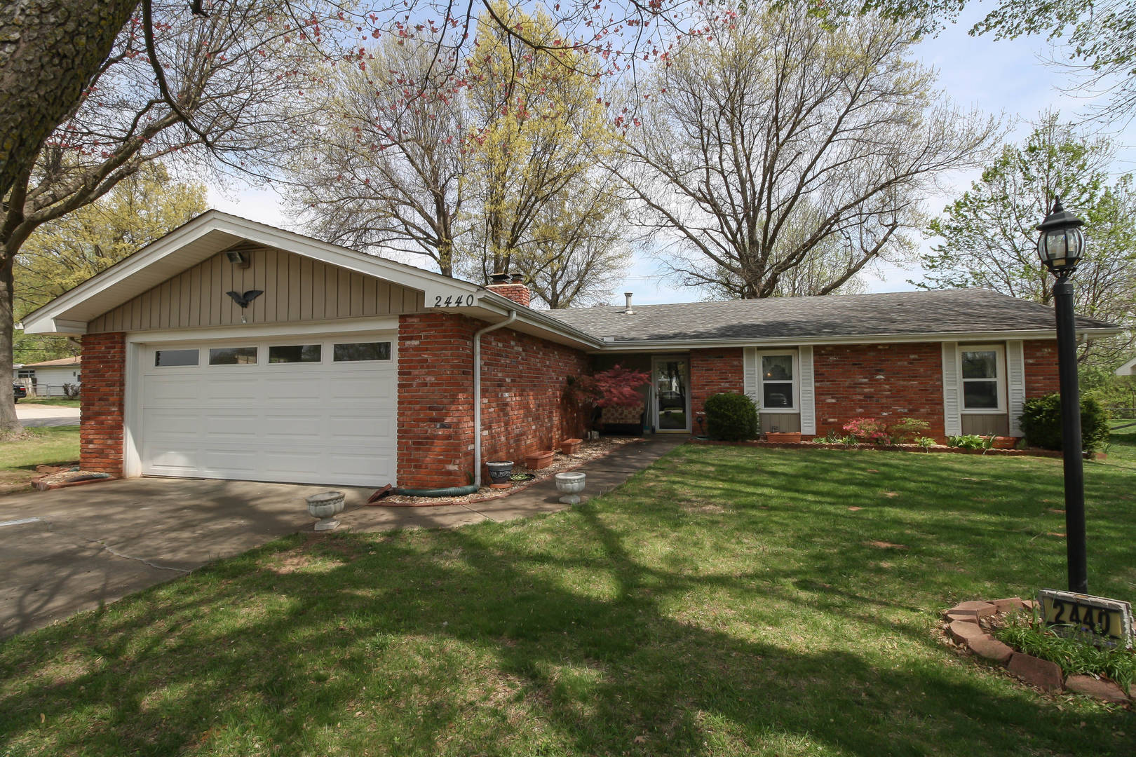Brivity 2440 S Weaver Avenue Springfield, MO 65807 Virtual Tour