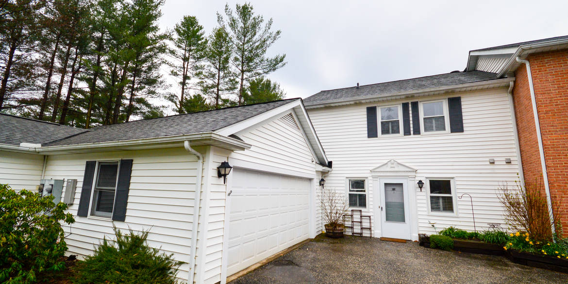 Brivity 107 Burlington Oval Drive Chardon, OH 44024