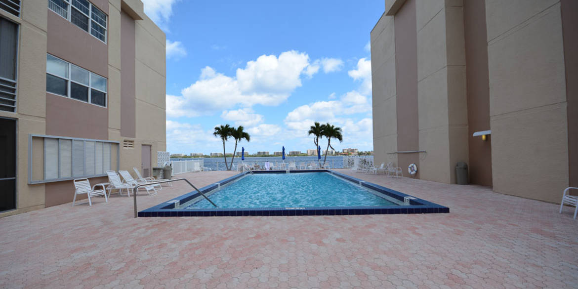 Brivity 1502 S Lakeside Drive 204 Lake Worth, Florida 33460