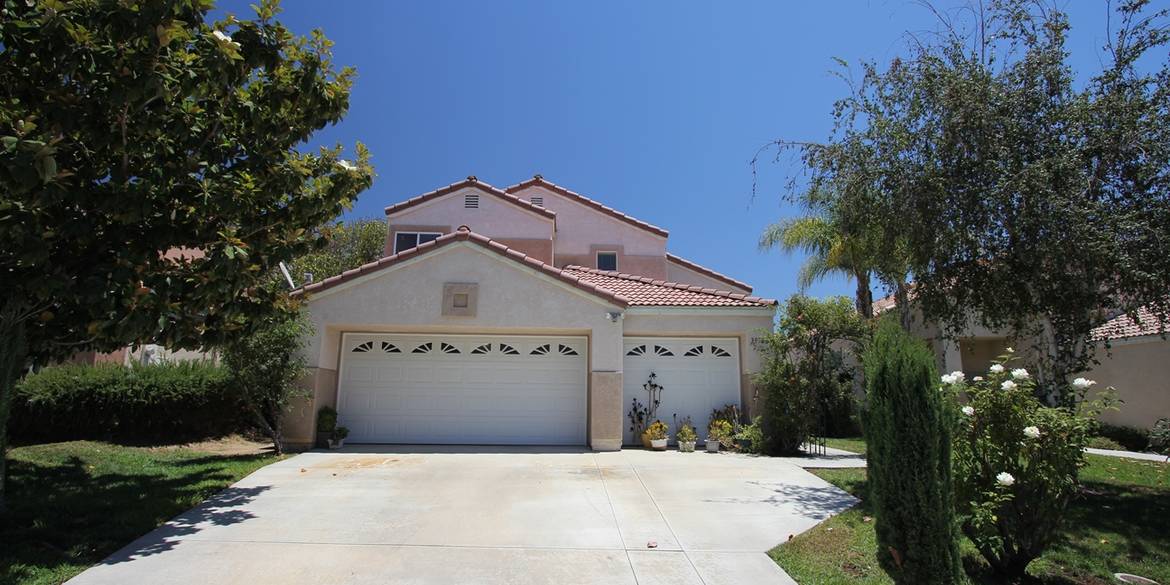 Brivity 39782 Via Castana Murrieta, CA 92563