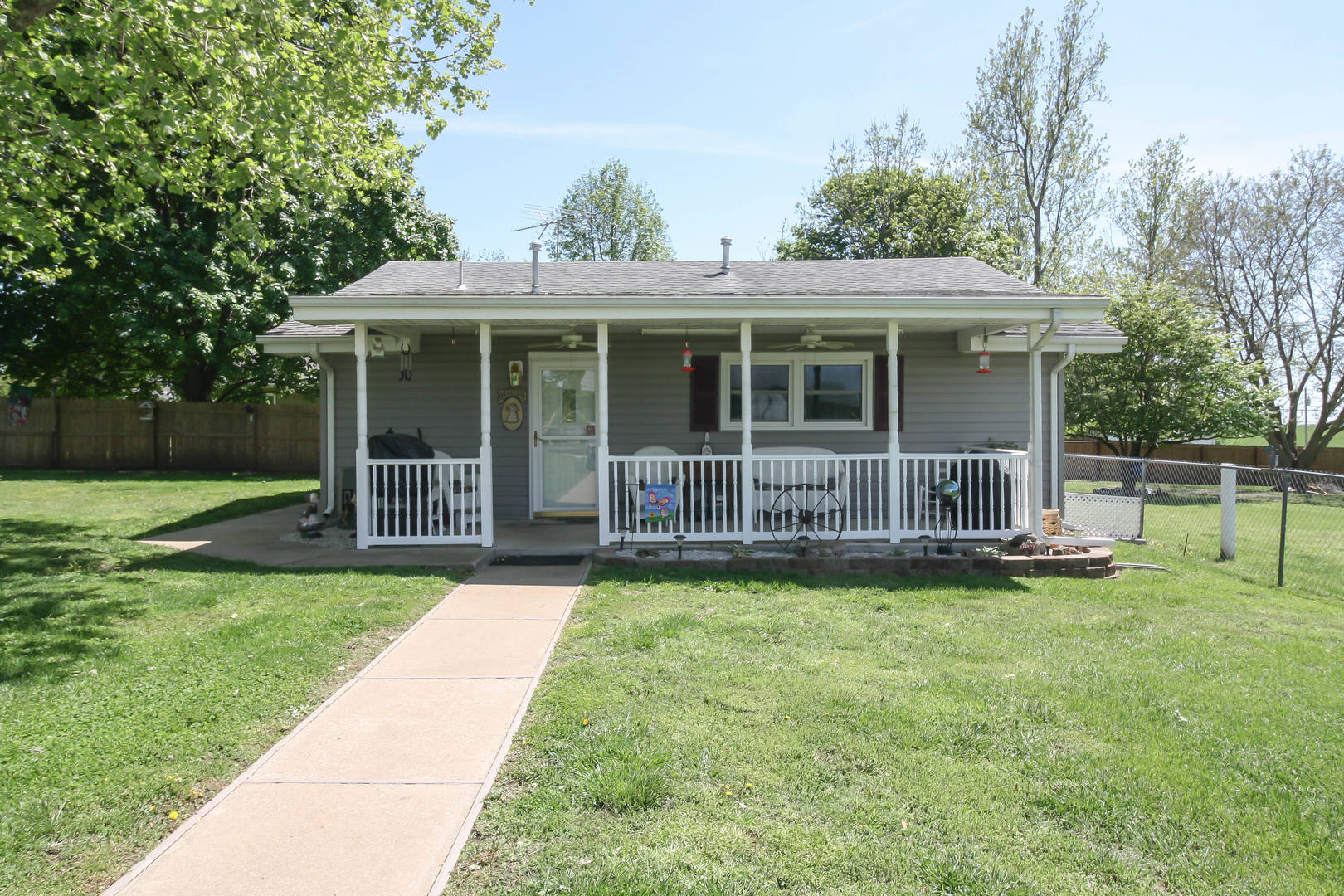 Brivity 321 West Main Street Walnut Grove, MO 65770 Virtual Tour