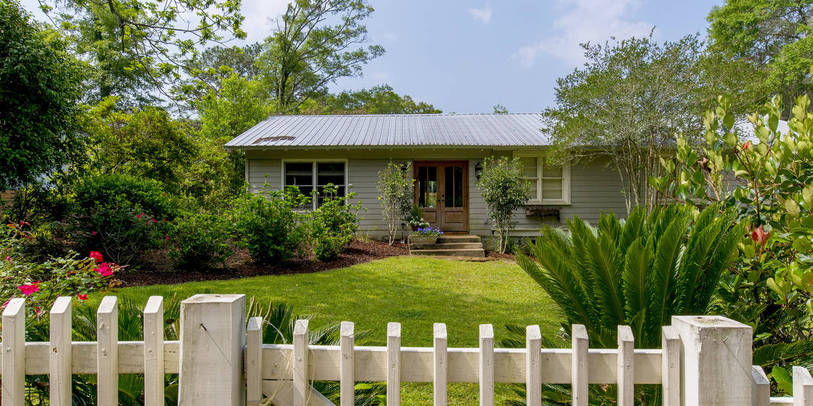 Brivity 166 Pecan Avenue Fairhope, AL 36532