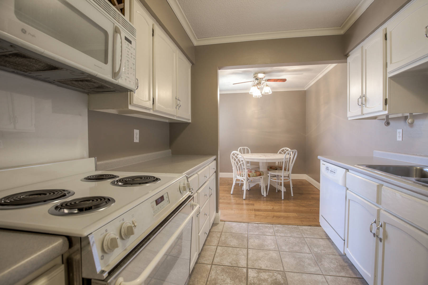 10100 West 96th Street, Unit E Overland Park, KS 66212