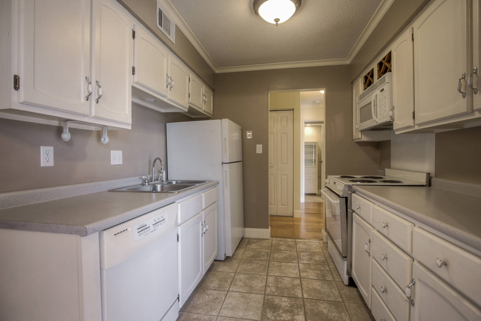 10100 West 96th Street, Unit E Overland Park, KS 66212