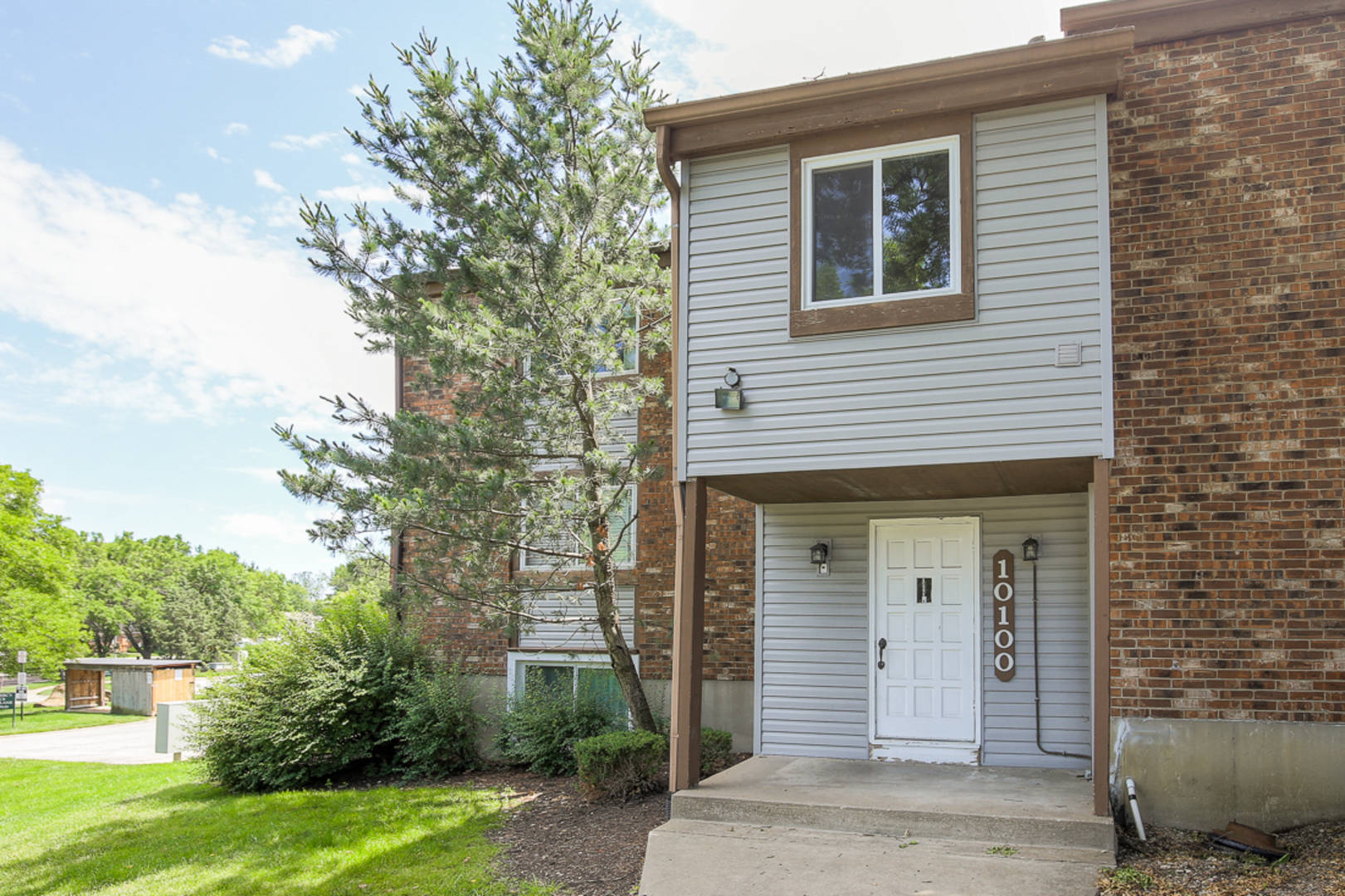 10100 West 96th Street, Unit E Overland Park, KS 66212