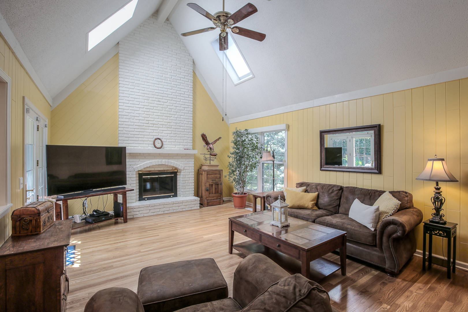 12020 Cherokee Lane Leawood, KS 66209