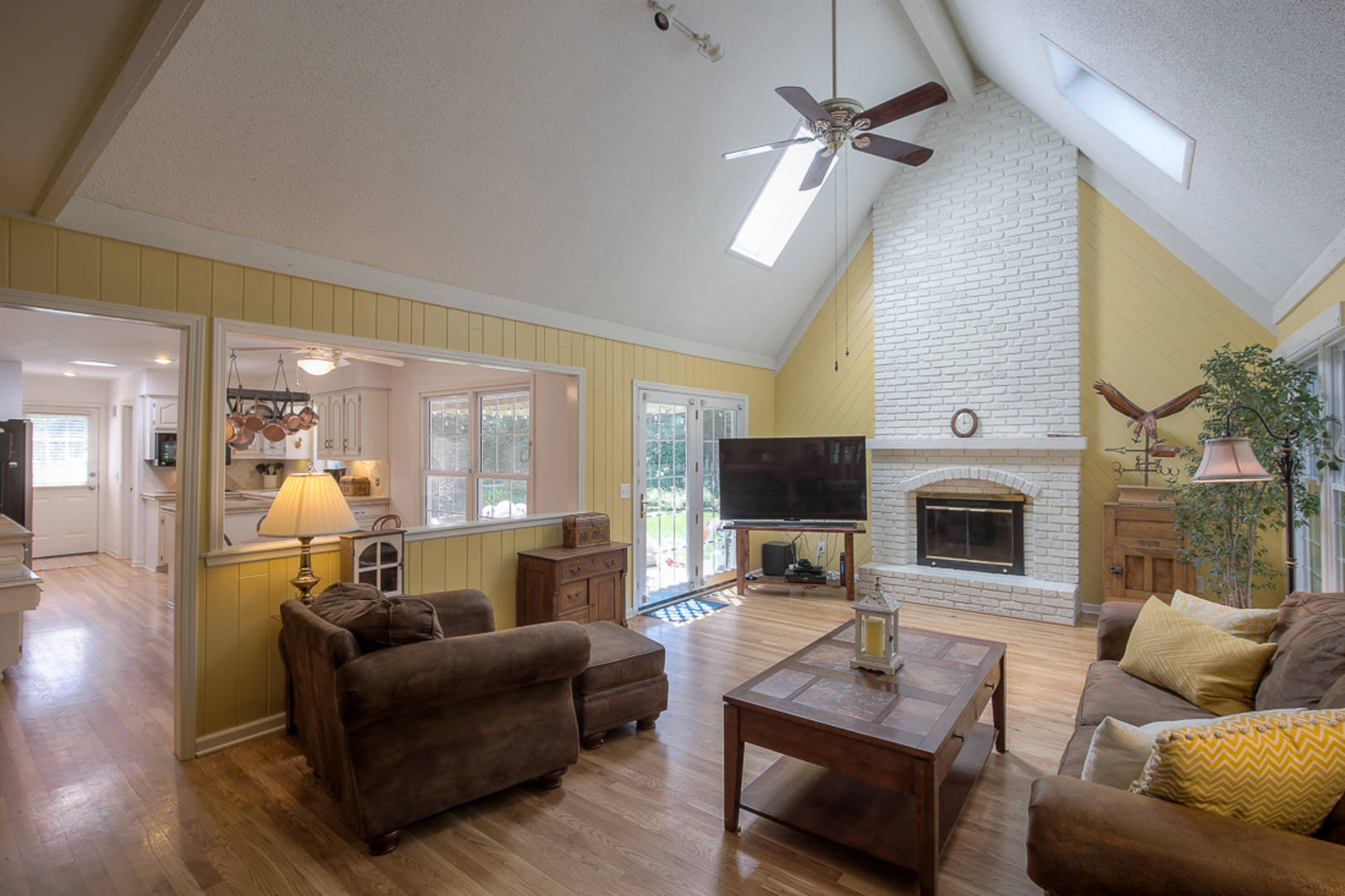 12020 Cherokee Lane Leawood, KS 66209
