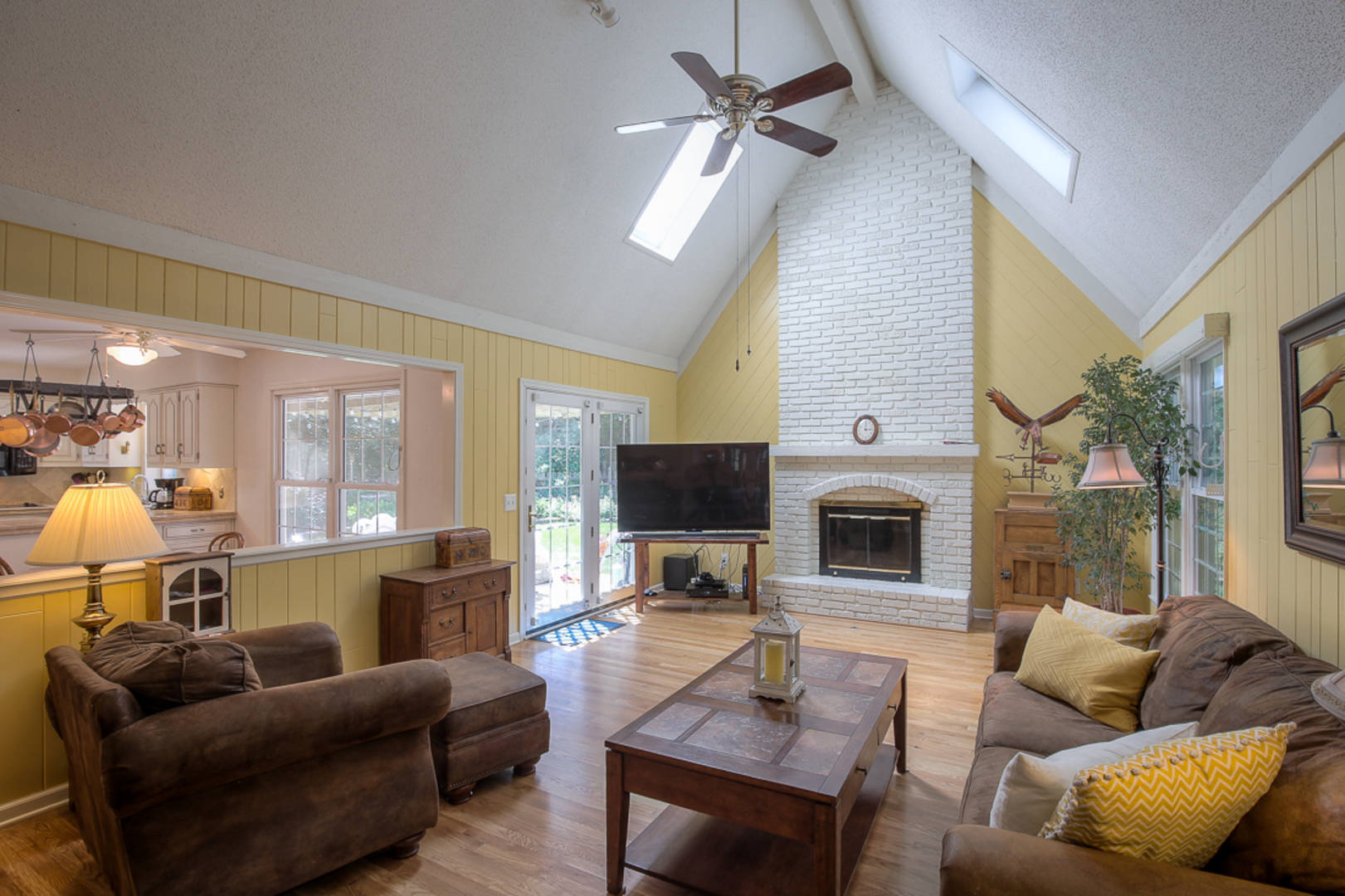 12020 Cherokee Lane Leawood, KS 66209