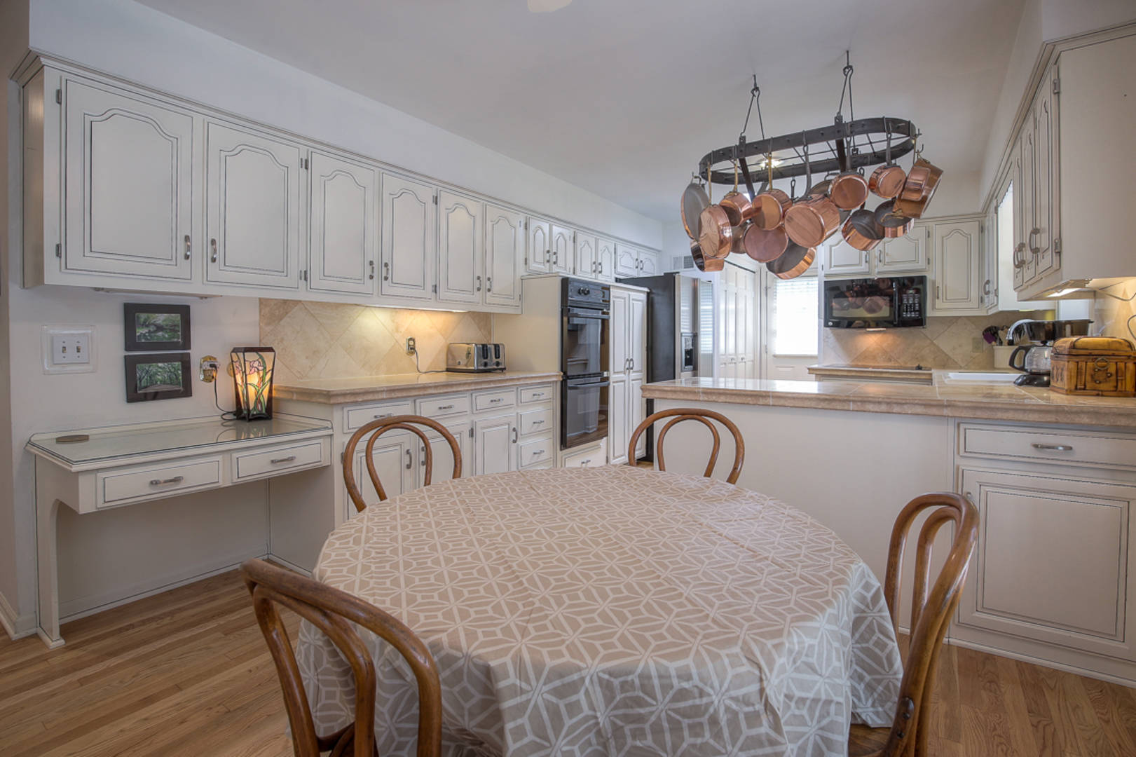 12020 Cherokee Lane Leawood, KS 66209