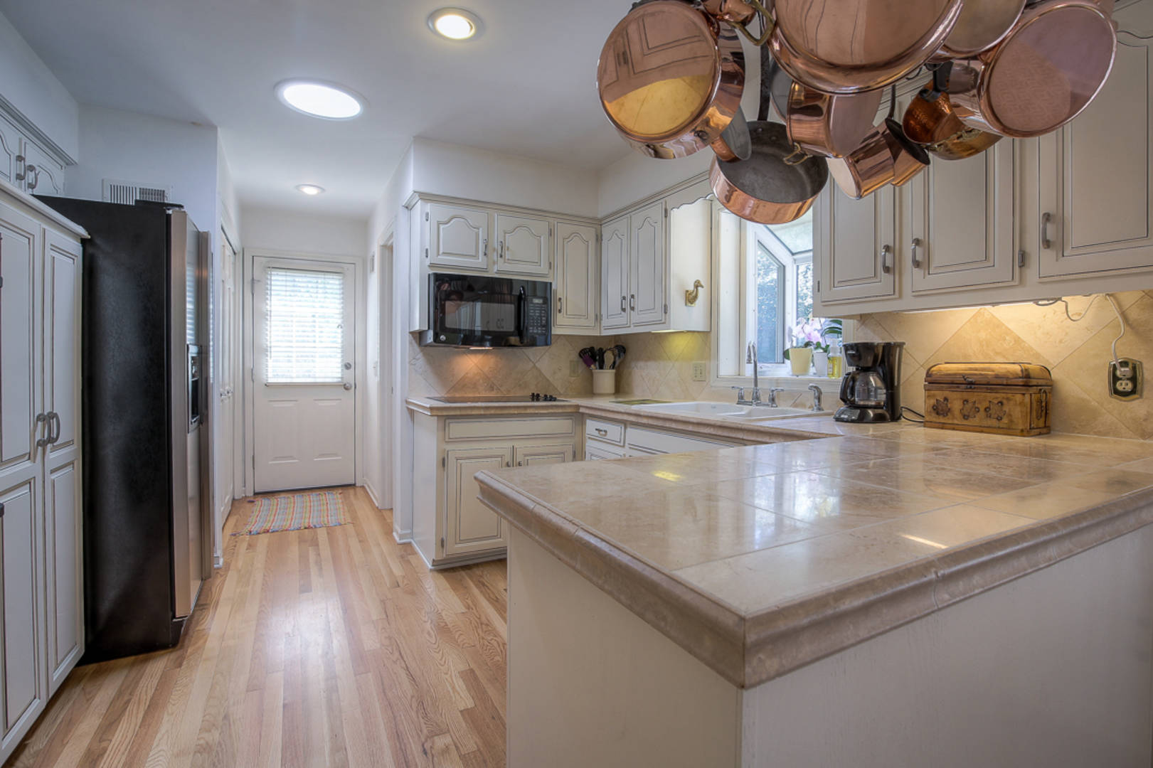 12020 Cherokee Lane Leawood, KS 66209