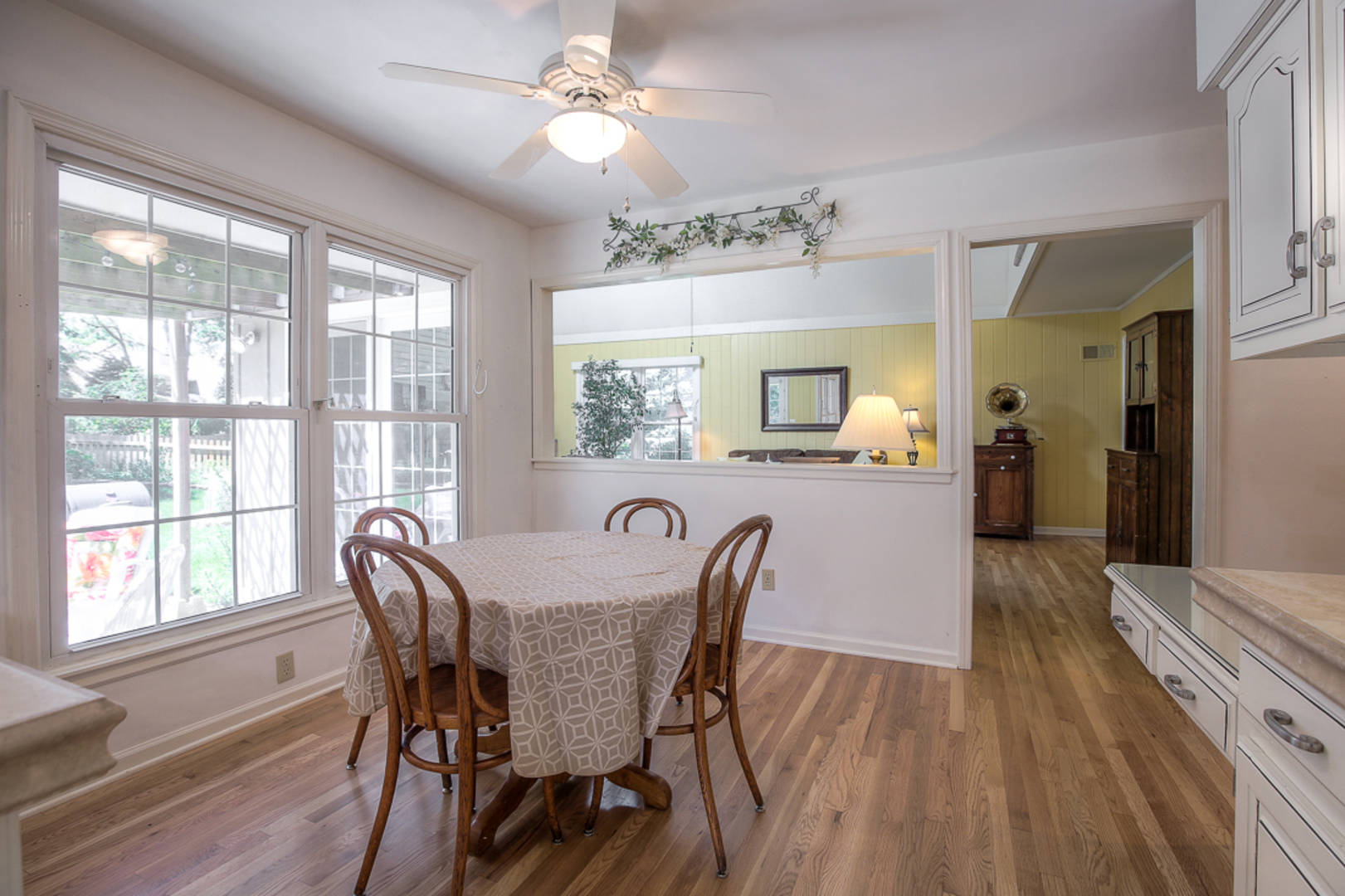 12020 Cherokee Lane Leawood, KS 66209