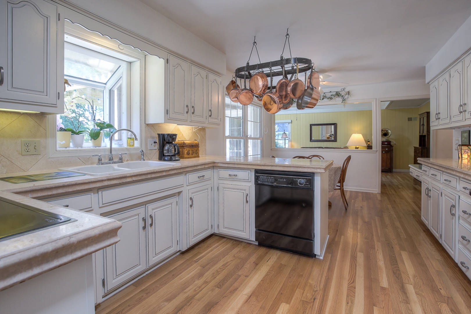 12020 Cherokee Lane Leawood, KS 66209