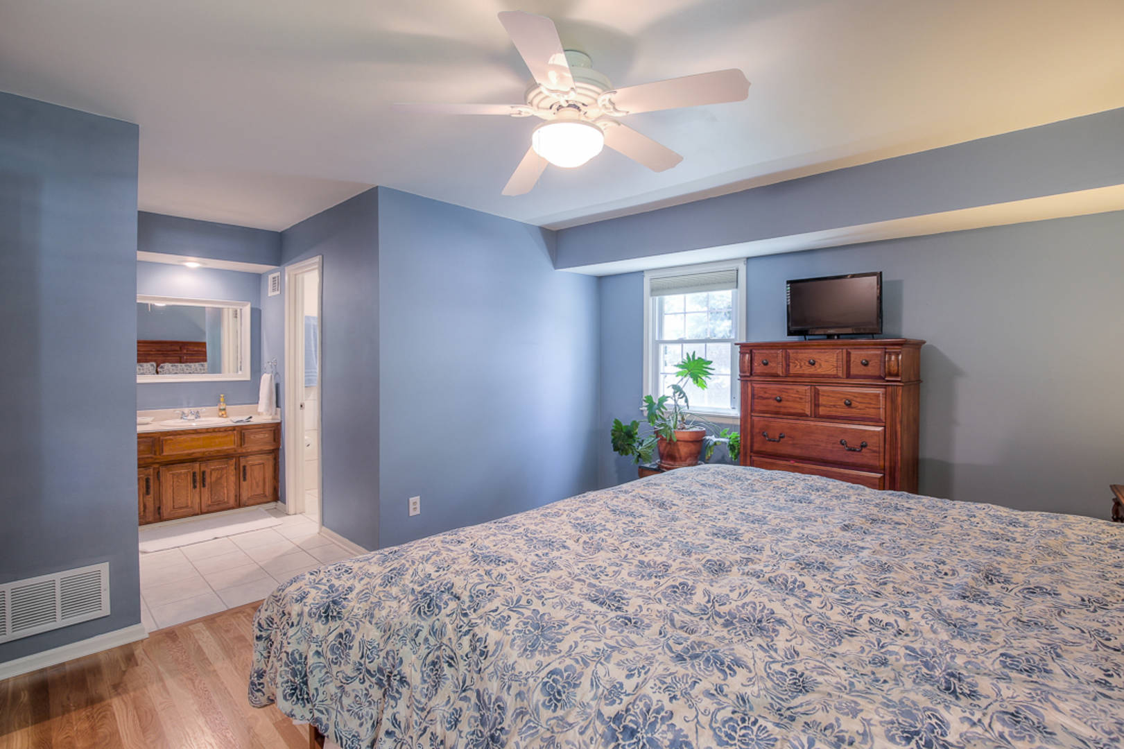 12020 Cherokee Lane Leawood, KS 66209