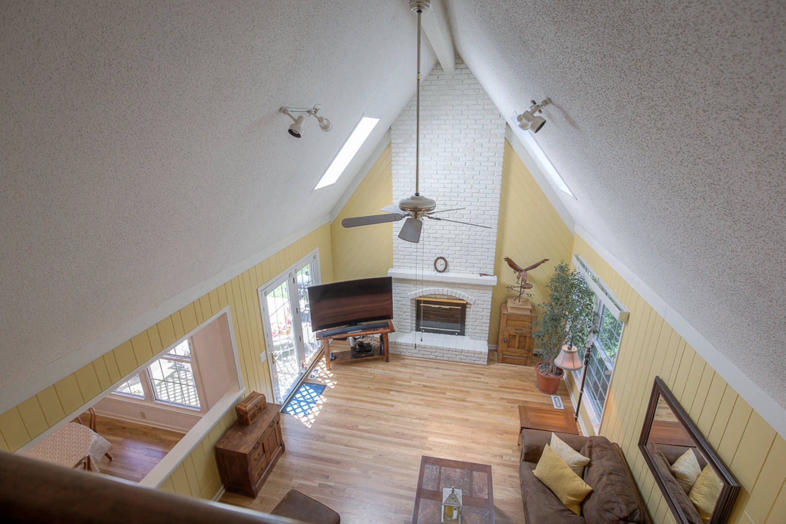 12020 Cherokee Lane Leawood, KS 66209
