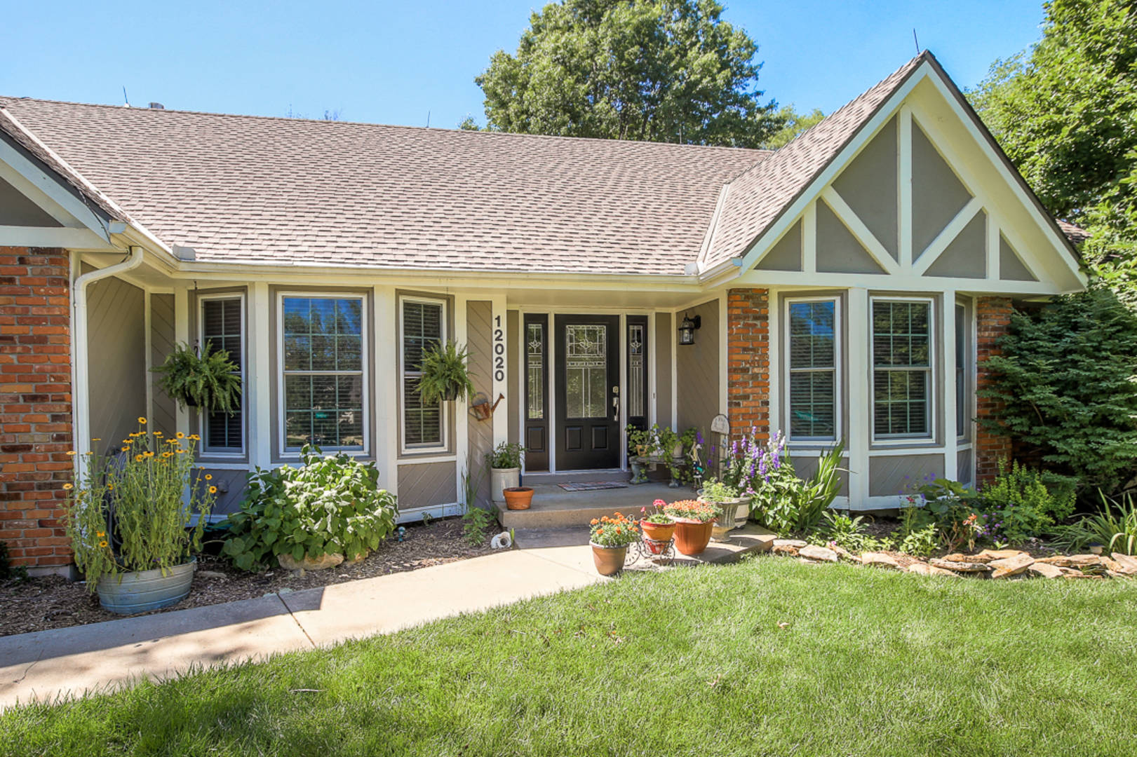 12020 Cherokee Lane Leawood, KS 66209