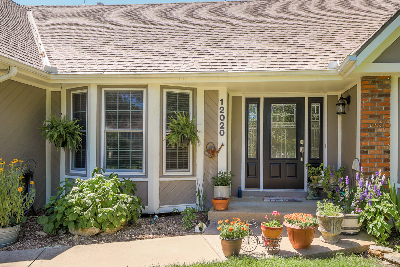 12020 Cherokee Lane Leawood, KS 66209