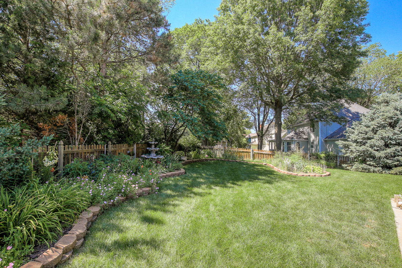 12020 Cherokee Lane Leawood, KS 66209
