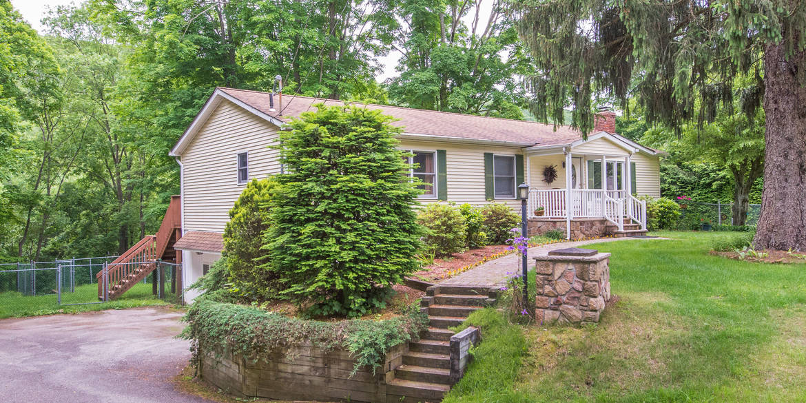 Brivity 11 Ford Drive Oak Ridge, NJ 07438