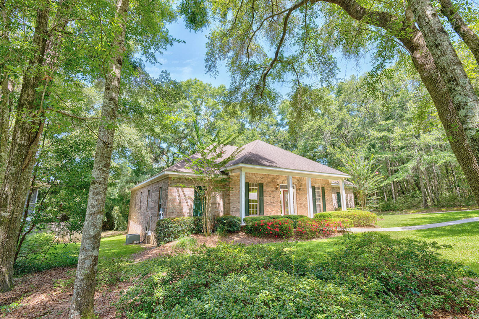 Brivity 14 Greenbrier Lane Fairhope, AL 36532 Virtual Tour