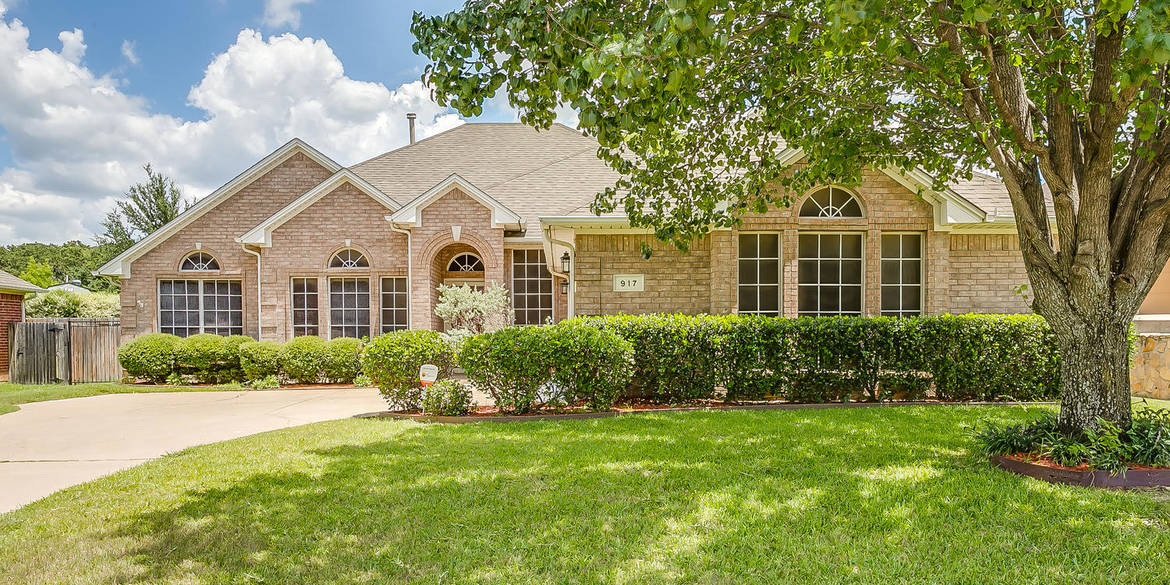 Brivity 917 Valley Terrace Burleson, TX 76028