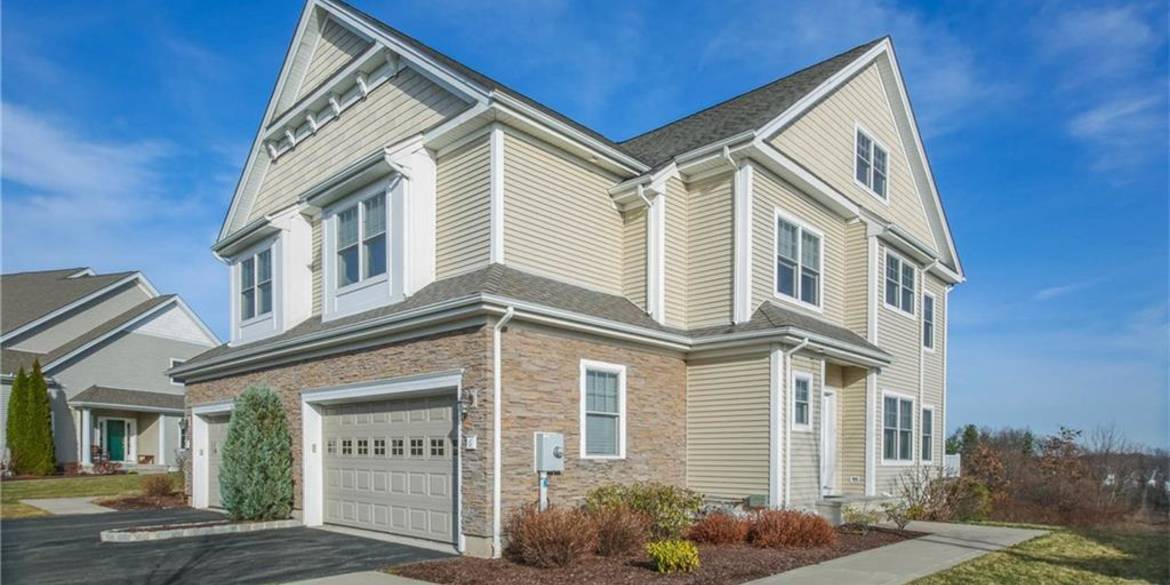 Brivity 6 Turnberry Ln Bloomfield, CT 06002