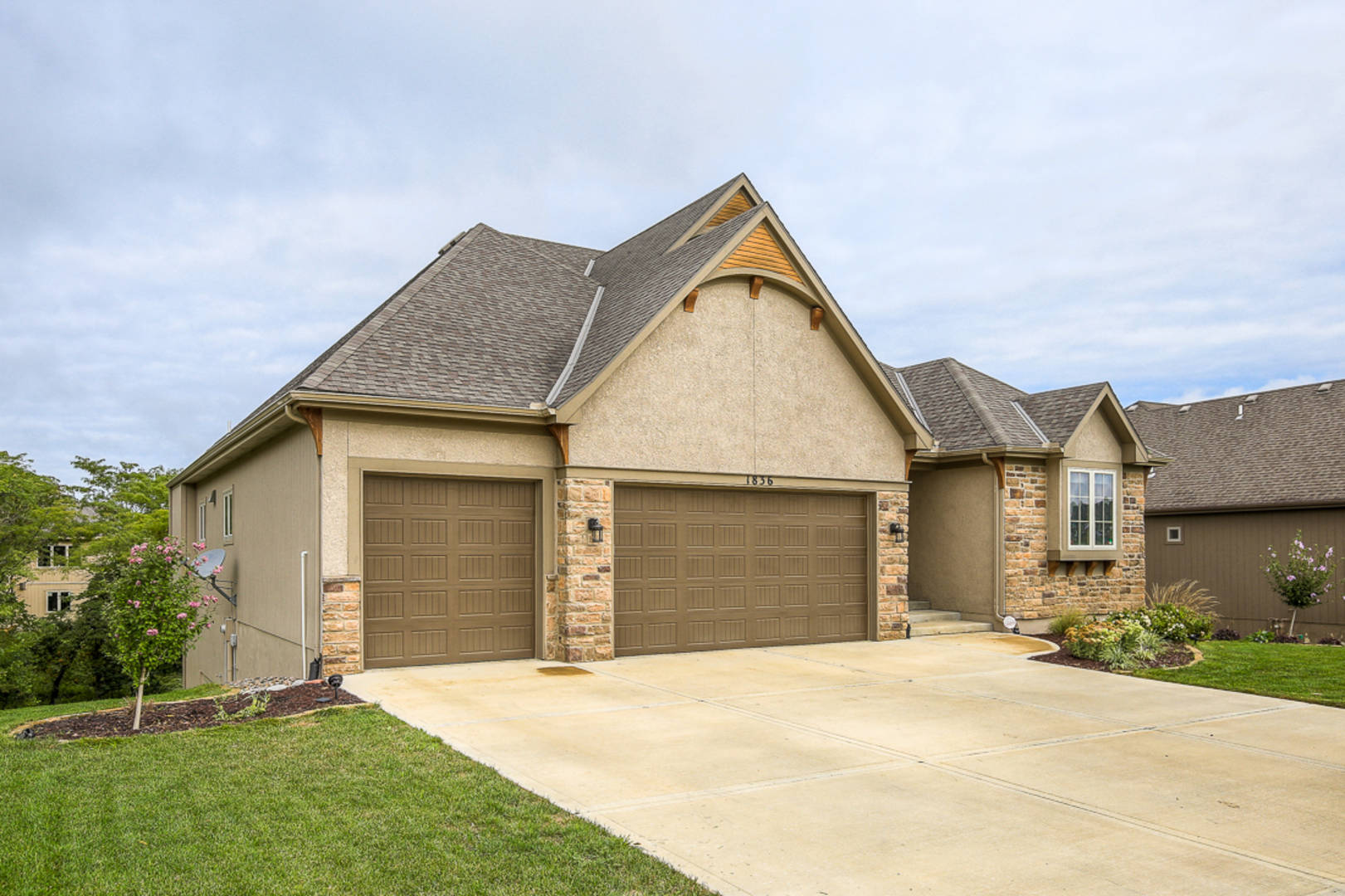 1836 NE Parks Summit Blvd Lees Summit, MO 64064