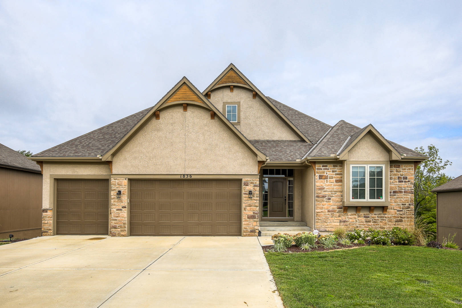 1836 NE Parks Summit Blvd Lees Summit, MO 64064