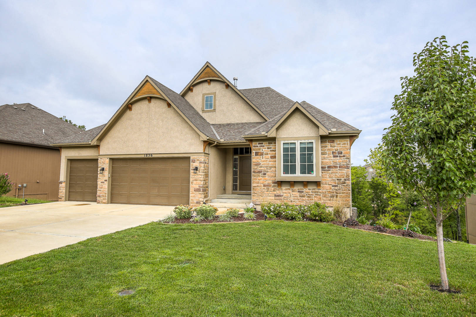 1836 NE Parks Summit Blvd Lees Summit, MO 64064