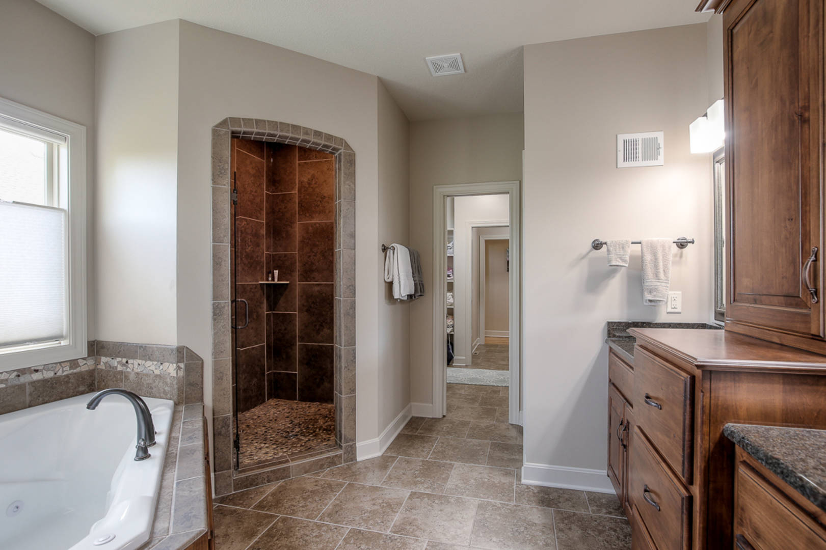 1836 NE Parks Summit Blvd Lees Summit, MO 64064