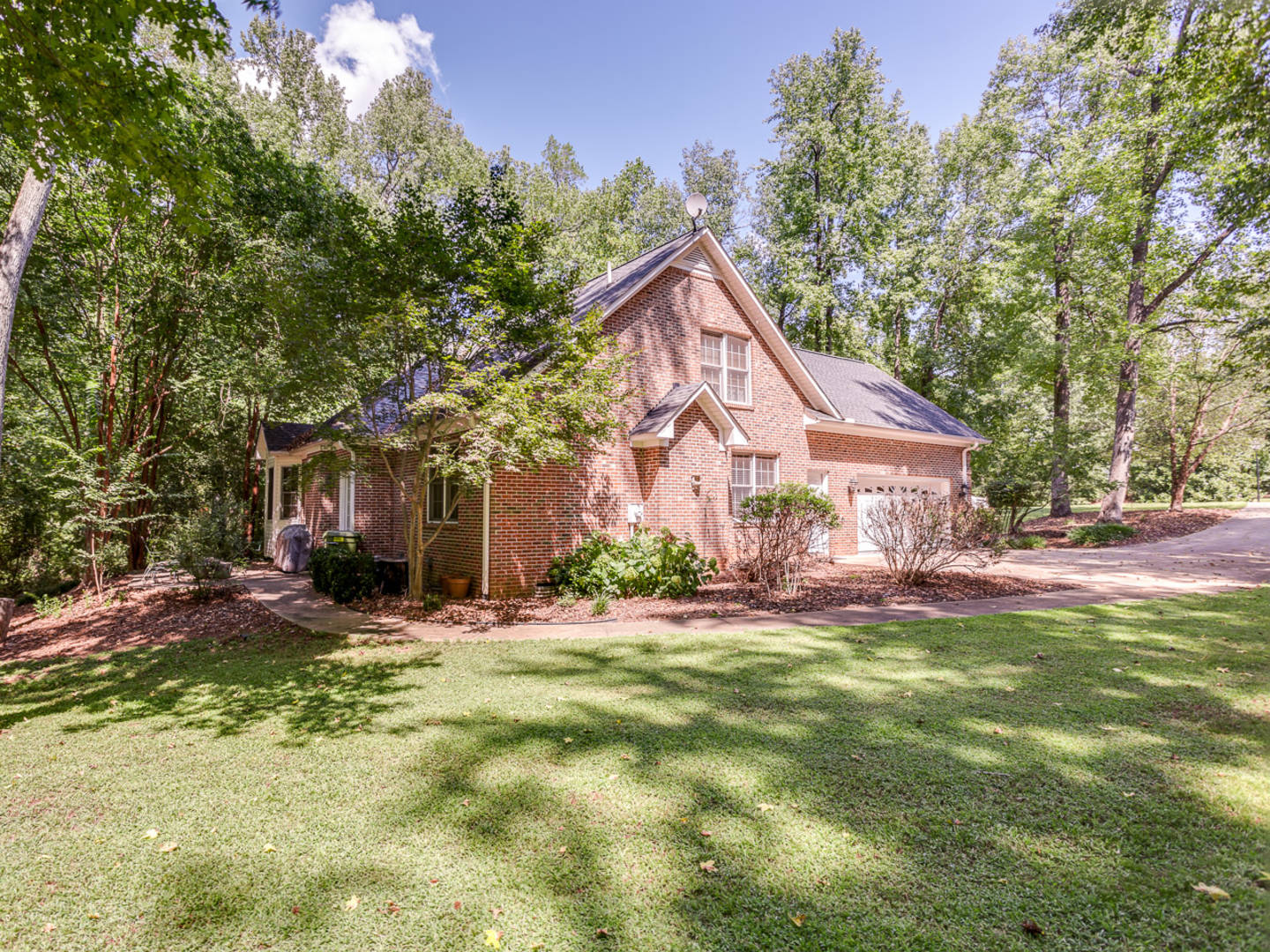 Brivity 206 Hunters Pointe Drive Spartanburg, SC 29303 Virtual Tour