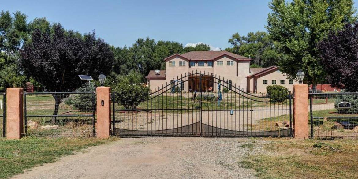 Brivity 45 Servis Farm Road Los Lunas, NM 87031