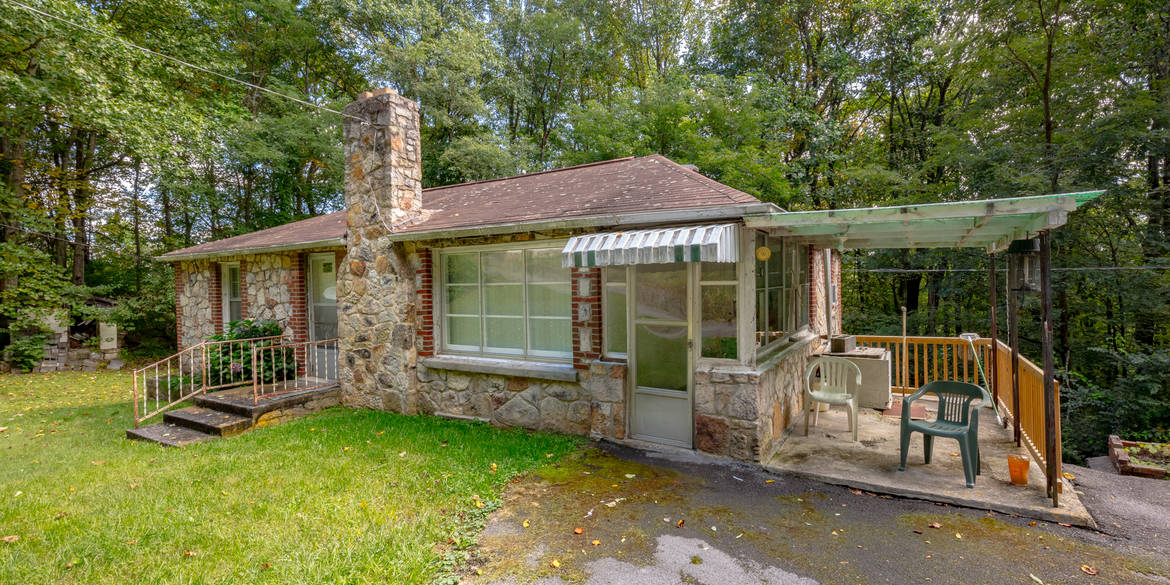 Brivity 1926 E. River Mtn. Rd. Rocky Gap, VA 24366