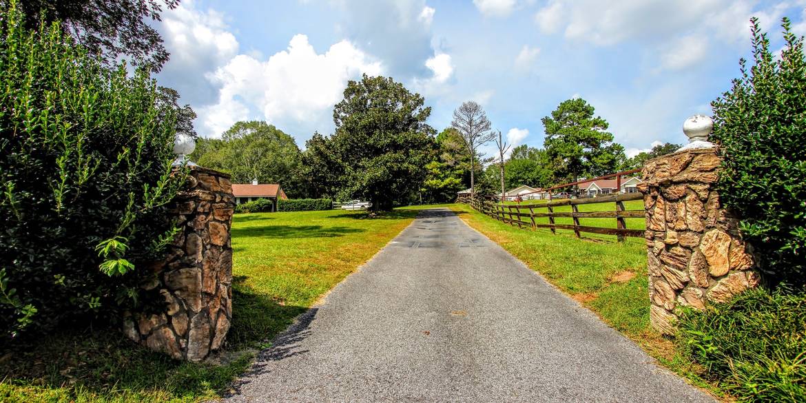 Brivity 1711 Cahaba Valley Rd Pelham, AL 35124