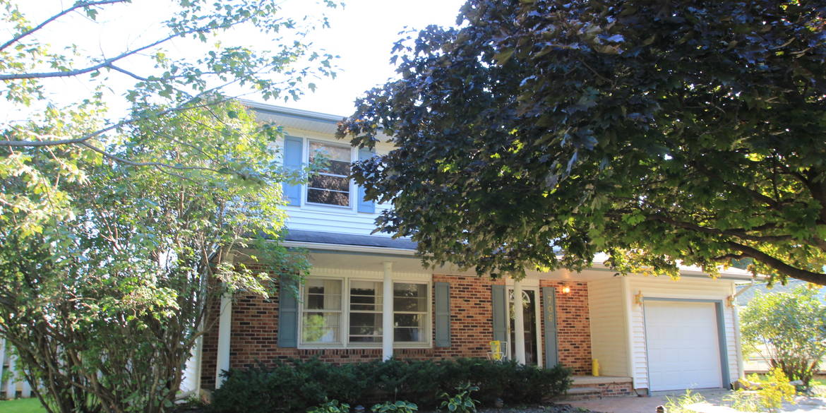 Brivity 706 Vine St. Dallas Center Dallas Center, IA 50063